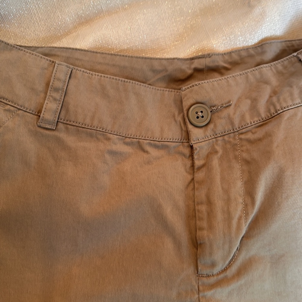 Columbia Cotton Khaki Shorts Size 8 - Picture 3 of 10